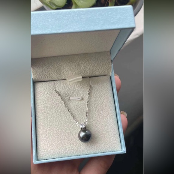 18k gold Tahitian pearl pendant with 925 sterling silver chain - Picture 2 of 2